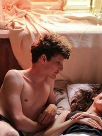 "Être fidèle à son conjoint/sa conjointe, c’est antiféministe ?" : sur les réseaux sociaux, cette question fait débat