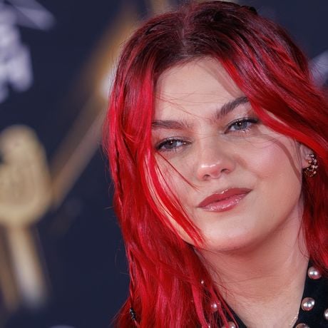 "Elle a minci", "une bombe" : Louane change d'apparence physique et ses fans applaudissent