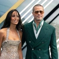 "Elle a surtout redonné vie à son portefeuille" : Brad Pitt et sa compagne de 30 ans de moins que lui créent la polémique en couverture de ce célèbre magazine