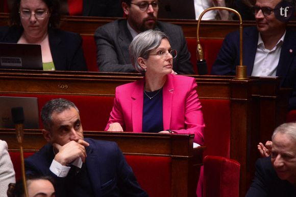 Plus jeune, Sandrine Rousseau était "solitaire", confie-t-elle dans La Parole, mais aussi rêveuse, et déjà très éveillée, "fan de personnalités comme Martin Luther King", admirant des femmes comme Marguerite Duras, "qui assumait qui elle était, assumait son âge".