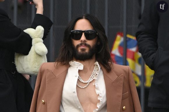 Jared Leto est accusé de viols. Et alors que de nombreuses femmes ont pu témoigner à son sujet, d'autres célèbrent massivement son retour sur le tapis rouge. Comment l'expliquer ? Une situation controversée.