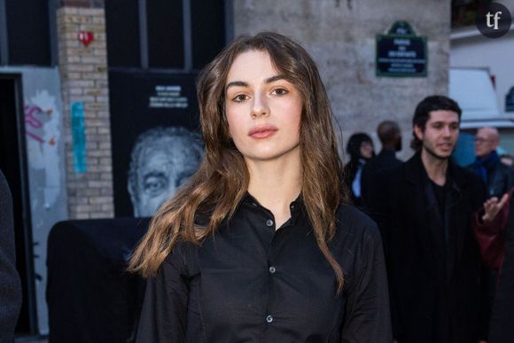 "Montrer ses fesses c'est être tendance" : Adèle Castillon dévoile son corps en naked dress à la Fashion Week et les misogynes sont scandalisés