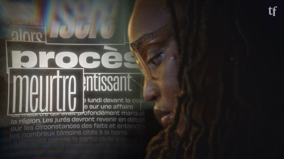 D’où vient cette… Curiosité morbide pour le true crime, alors ? 

L’enquête éponyme de francetvslash y répond, et c’est passionnant. En vérité, en se penchant sur ces événements, leur chronologie précise et documentée, et la psychologie des assassins, bien des femmes peuvent en déduire - en tout cas, elles le pensent - ce qu’il faut faire, ou ne pas faire, en cas de “mauvaise rencontre”, les “red flags” de situations dangereuses, d'individus à éviter, comme une sorte de grand manuel, de guide de survie au service d’éventuelles proies. Oui, ça déprime sévère. Rien de très joyeux là-dedans, mais une forme de pragmatisme mâtiné d’un très déroutant “thrill” - un frisson malsain à l’évocation du pire. En cartographiant l’horreur, on la démystifie : et on s’y prépare.