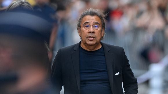 “C’est son auxiliaire de vie”, “la belle et la bête”, Laurent Voulzy et sa compagne de 32 ans de moins que lui créent la controverse auprès des internautes