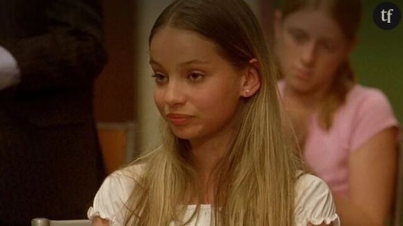 La comédienne et chanteuse de 32 ans, découverte avec le rôle de Camille dans Nos jours heureux, revient sur son rôle, 20 ans après, dans une interview donnée au média OnTime sur YouTube. On a pu la voir dans des web-séries, clips ou films. Elle a posé sa voix sur The reason, d'Alexander Kraft. Sur Instagram, la jeune femme de 30 ans partage également son quotidien de maman, ayant accouché en 2020. 

Celle qui jouait la "BG" de la colo a fait chavirer bien des cœurs et nombreux sont ceux qui se rappellent d'elle comme leur premier crush. "Qu’est- ce que j'étais amoureux d’elle dans ce film a l’époque", "J'étais grave en crush sur elle", "Elle a la même bouille", écrivent les internautes. D'autres soulignent une ressemblance avec l'actrice française Béatrice Dalle.