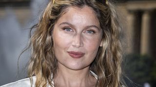 "La reine" ; Laetitia Casta "sexy et épanouie" en bas dentelle à 47 ans défie l'âgisme et le règne de la maigreur