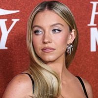 "Touche pas à ma meuf !" : Sydney Sweeney très "proche" de son partenaire sur un tournage, les fans redoublent de beauferie