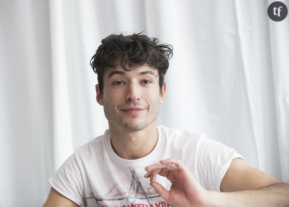 Et cela ne s'arrête pas là. Sur les réseaux sociaux, les réactions affolées s'alignent encore : « agression, cambriolage, trouble à l'ordre public, harcèlement et manipulation de mineurs... j'espère qu'il n'aura plus jamais de rôle d'acteur », « Reste parti Ezra Miller », « Ne retourne pas te cacher », « Je pensais qu'il y avait un mandat d'arrêt contre eux ? »