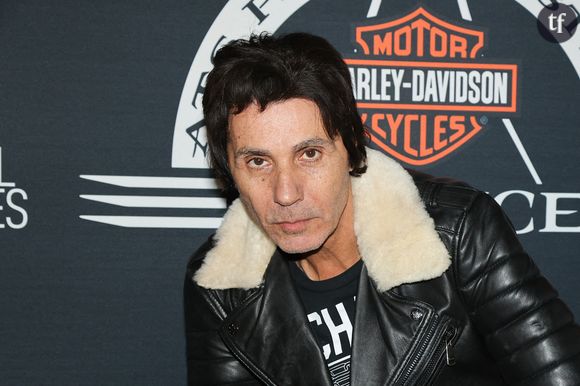 "Ce choix de programmation est une offense aux victimes et un mépris pour la jeunesse du territoire", explique le collectif.