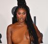 "Ca ressemble plus à Aya Nakamura qu'Aya !", exulte même une fan quand d'autres surenchérissent : "La folie !", "C'est juste dingue", "C'est si ressemblant, comment ont-ils fait ?!". A l'instar des hits réécrivant régulièrement la grammaire des charts, l'effigie d'Aya fait l'unanimité...