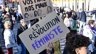 "Des phallus tagués", "des portraits détruits" : une expo féministe saccagée en France, les associations dénoncent un acte "de haine"