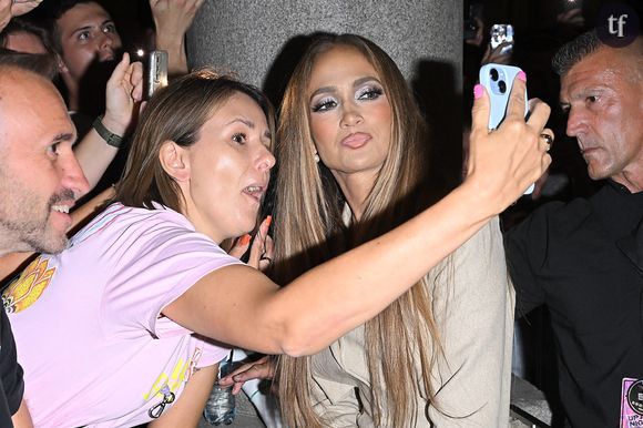 "J’ai cru que c’était Gwen Stefani !" : Jennifer Lopez se dévoile méconnaissable en blonde et fait buguer Internet avec son nouveau look