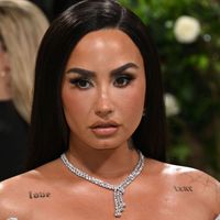 Cette popstar célèbre ses courbes en danseuse burlesque sur ces réjouissantes images body positive face au règne de l'ultra maigreur