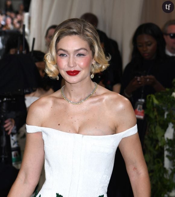 D'un côté, Gigi Hadid, une mannequin iconique, flamboyante au sein des tapis rouges (sans oublier sa série Netflix) et de l'autre, un acteur et metteur en scène Oscarisé, reconnu, de la comédie édifiée en giga hit (Very Bad Trip) au grand succès dramatique (son A star is born).