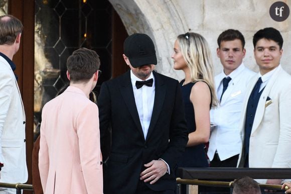 "Il a oublié son lifting !","des implants capillaires !" : Leonardo DiCaprio devient la risée d'Internet avec cette photo au mariage de Jeff Bezos et Lauren Sanchez