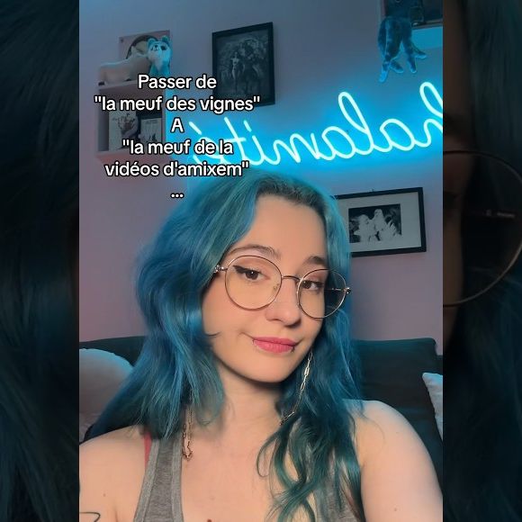 Cette star de OnlyFans ne s'épile jamais avant de tourner une scène de sexe : et si c'était un geste féministe ? Elle témoigne