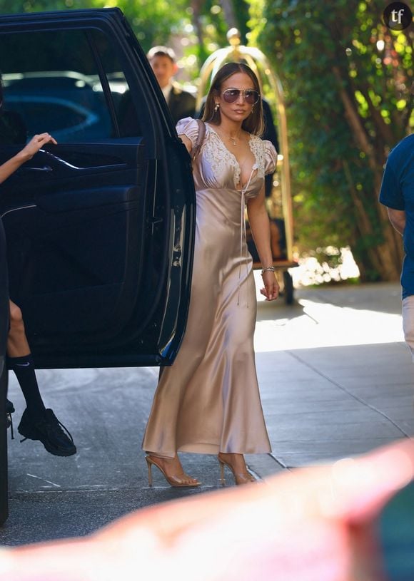 Début février, elle a recommencé en affichant, sur sa page Insta, des selfies de son (stupéfiant) corps.