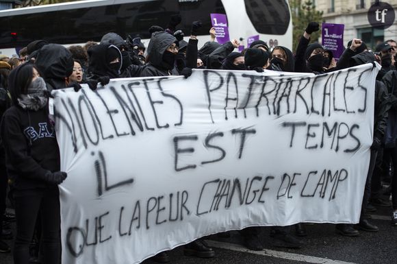 Une myriade d'utilisatrices prennent la parole sur les réseaux sociaux, en grande partie des jeunes femmes, pour balancer ces porcs agissant en toute impunité depuis des années. Un phénomène qui semble en pleine recrudescence