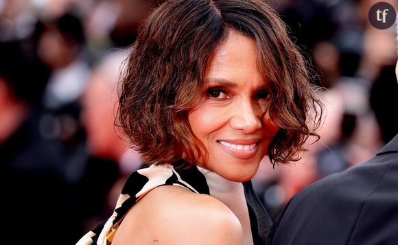 Le Festival de Cannes 2025 s’est ouvert ce mardi 13 mai. Pour cette 78ᵉ édition, les organisateurs ont renforcé le dress-code en interdisant désormais la nudité, comme les naked dress (robes transparentes) ou les robes trop fendues. Mais également les tenues à longues traînes, ou très volumineuses, pour des raisons pratiques, afin de faciliter la circulation des invités. Si l'actrice et membre du jury Halle Berry a révélé qu'elle avait été contrainte de changer de robe à la dernière minute pour la cérémonie d'ouverture afin de respecter le protocole, d'autres célébrités ont (déjà) bravé les nouvelles règles cannoises.