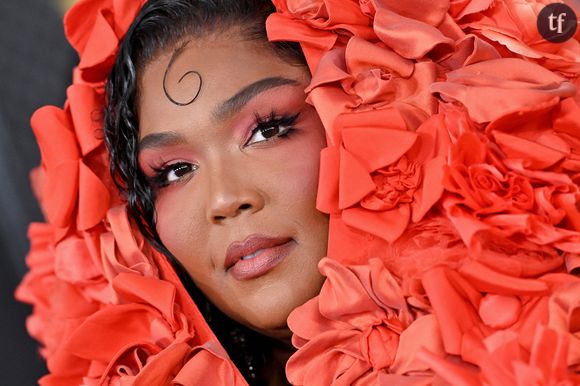 Cette superstar de la chanson américaine accusée de harcèlement sexuel fait son grand retour sur scène et suscite la controverse
Rappelons que Lizzo est depuis début 2024 accusée de harcèlement sexuel par certains membres de sa troupe de danse. La reine du body positive nie ces allégations.