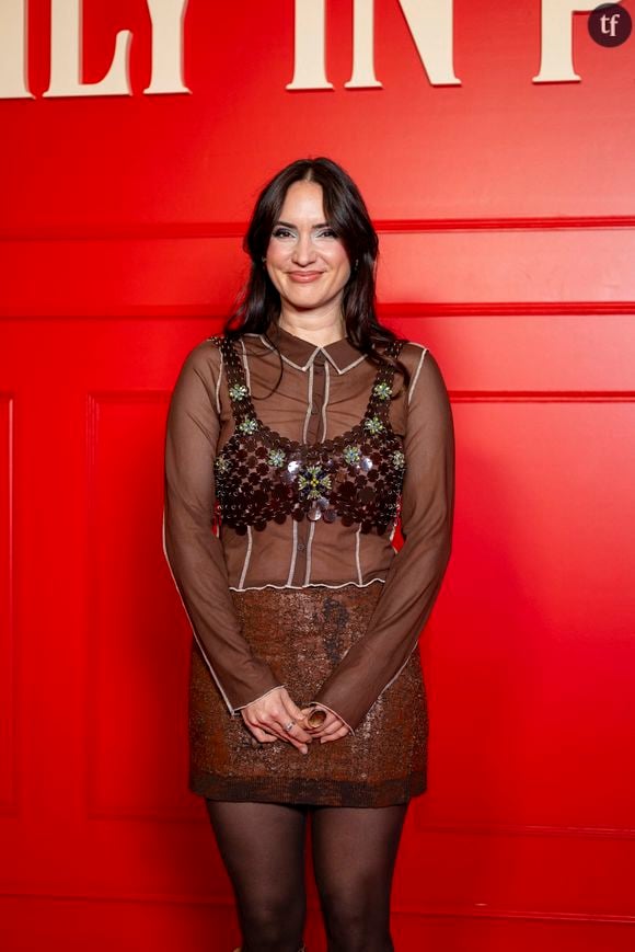 La YouTubeuse passée par Danse avec les stars a de son côté essuyé bien des simagrées sexistes. Elle explique : ‘J’ai compris qu’être une femme sur Internet, c’est bien plus compliqué qu’être un homme. On va venir appuyer sur ton physique et ta légitimité”. Et elle développe auprès de Her Story : “Quand j’ai commencé à poster des vidéos, j’avais 26 ans et j’étais donc déjà une femme. Tu reçois des commentaires des gens que tu ne connais pas. Le premier ? C’était : Tu as tellement des cuisses énormes ! Tu dois pouvoir étrangler des gens avec”