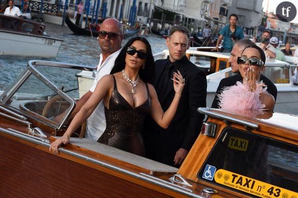 “On dirait une prostituée” : Kim Kardashian en soutien-gorge et porte-jarretelles au mariage de Jeff Bezos, elle se fait rhabiller par les trolls