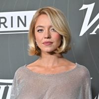 "Je ne savais pas qu'il fallait être nue à Thanksgiving" : Sydney Sweeney en costume sexy s'attire les foudres d'internet