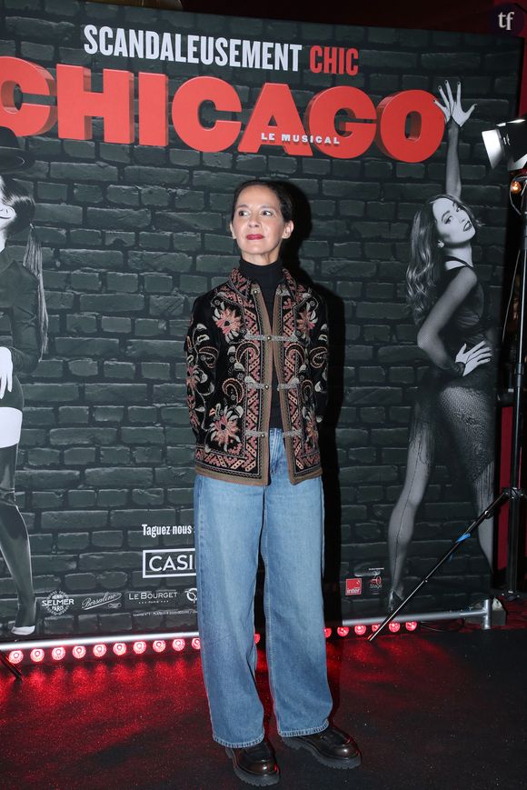 Or voilà ce qu'étrille Sophia Aram : "Cette séquence de la comédie musicale de Matthieu Kassovtiz, soi disant antifasciste, en non-mixité, déborde de testostérone et de masculinisme, elle pue le fascisme, comme si on avait marché dedans". Ambiance.