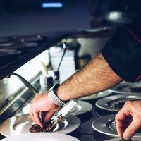 Bizutage, harcèlement, "déviances" et insultes : violences en cuisine, l'omerta est enfin brisée