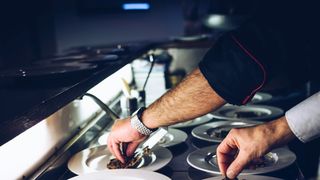 Bizutage, harcèlement, "déviances" et insultes : violences en cuisine, l'omerta est enfin brisée