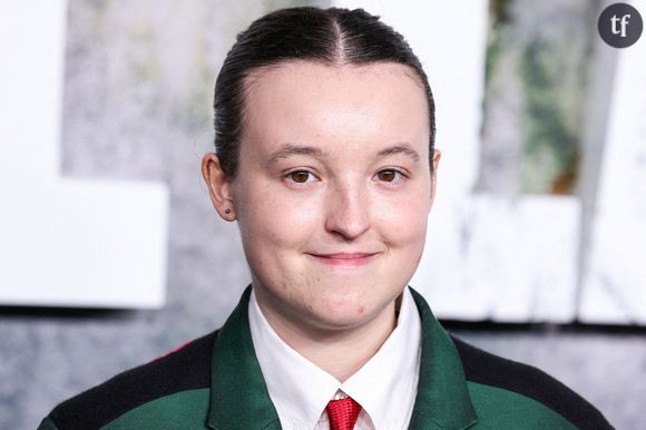 Sur les réseaux sociaux, Bella Ramsey est victime d'embyphobie avec des commentaires tels que : "C'est le résultat de l'idéologie woke" ou encore "Trump va-t-il s'occuper de régler ça ?".