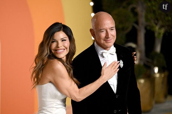 Le patron d'Amazon et sa fiancée, Lauren Sanchez, ont participé à la soirée organisée par Vanity Fair après la cérémonie des Oscars, le 2 mars.