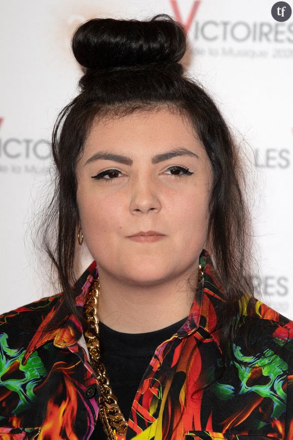 Hoshi victime de cyberharcèlement pour avoir dénoncé... son cyberharcèlement (lesbophobe et misogyne)