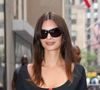 "Déesse sexy" : Emily Ratajkowski, aka EmRata, hyper sensuelle en maillot de bain string, elle rend fous ses fans