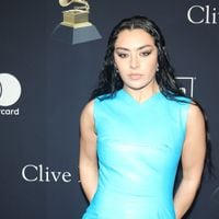 "Ridicule", "sublime" : la popstar la plus punk du siècle ose la transparence sur le tapis rouge et casse Internet avec son look