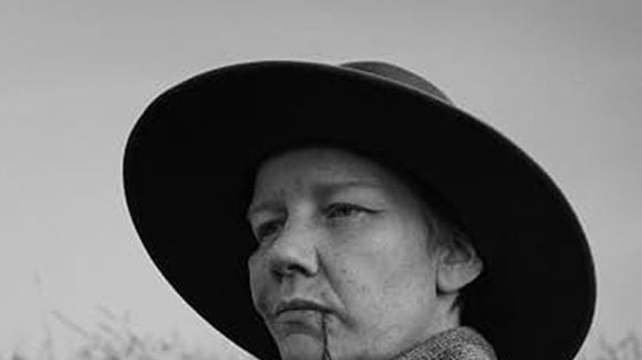 Se travestir pour survivre : sacrée à la Berlinale, Sandra Hüller éblouit dans une fresque historique vertigineuse.