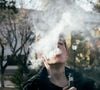 Les "puffs" cartonnent déjà chez les adolescents, et c'est inquiétant : elles peuvent contenir jusqu'à 20 milligrammes de nicotine. Nocives et addictogènes, ces cigarettes pourraient bientôt être interdites en France.