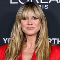 En string et manteau de fourrure, Heidi Klum tease sa nouvelle chanson (et ça ne laisse personne indifférent)