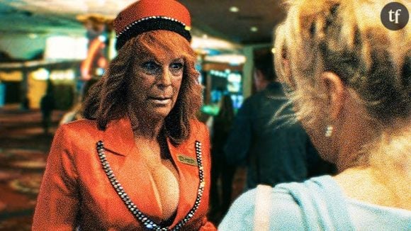 Dans The Last Showgirl, Jamie Lee Curtis incarne une ex danseuse de revue et serveuse auprès de Pamela Anderson.