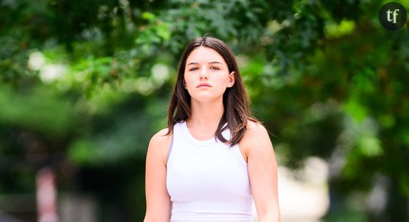 "Le portrait craché de Tom Cruise" : Suri Cruise fait une rare apparition avec sa mère, Katie Holmes, mais les internautes sont choqués de sa ressemblance avec son père