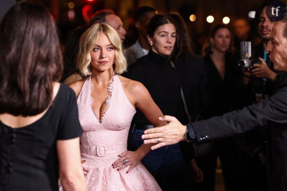 Courtney Cox, ciblée par les mêmes attaques, lui venait alors en aide : "Il y a une vraie pression pour maintenir son physique, pas simplement à cause de la célébrité, mais en étant une femme dans ce business. Vieillir n'est pas la chose la plus facile".