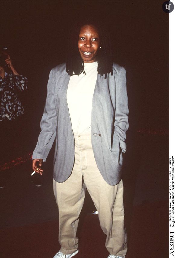 WHOOPIE GOLDBERG a dit adieu au soutien gorge depuis 50 ans déjà et s'en réjouit fortement en interview. Cela fait un demi siècle qu'elle défend le no bra, à l'instar de son amie Jennifer Aniston - et de Gillian Anderson.