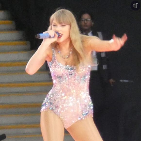 Oui car Taylor Swift ce sont de nombreuses mises en mot du corps à corps et du plaisir solitaire, de l'exploration de soi et de l'émoi au féminin. Il faut savoir lire entre les lignes pour entendre les métaphores et sous-entendus pas si frileux de l'interprète qui bat tous les records des charts.