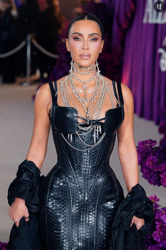 On voit la mère et la fille partager des moments de complicité.