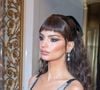 "Tes seins sont plus gros que ton visage !" : Emily Ratajkowski partage des selfies en bikini et les beaufs sont de sortie