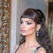 "Tes seins sont plus gros que ton visage !" : Emily Ratajkowski partage des selfies en bikini et les beaufs sont de sortie