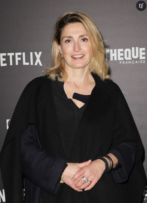 Cette personnalité également connue du côté de la sphère politique, c'est Julie Gayet. Qui précise : "C’est assez terrible de voir la non-prise de conscience de Christophe Ruggia, comme s’il y avait un déni, un refus d’admettre la question du consentement"