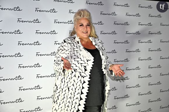 Et la star de poursuivre, sans filtre, comme à son habitude : "Je n’arrive pas à perdre ce poids. Si les 30 derniers kilos en date pouvaient s’enlever, mais c’est compliqué... C’est 60 kg de trop par rapport à ma taille, à la norme. Durant deux ans je me battais tous les jours pour ne pas craquer sur ce pain au chocolat, ce jambon à l’os, cette baguette tiède avec du beurre salé..."