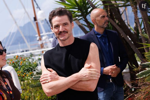 On vous explique. Il y a 2 ans de cela, Joaquin Phoenix, actuellement à l'affiche d'Eddington où il côtoie justement Pedro Pascal, prend la poudre d'escampette à cinq jours du tournage de ladite romance gay, De Noche, réalisée par Todd Haynes (Carol, avec Cate Blanchett et Rooney Mara). Un imprévu qui fera tout simplement couler le projet.