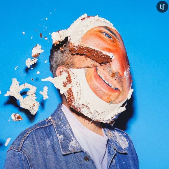 Le créateur de contenu et comédien s'exprime dans la vidéo très inspirante de la semaine. Qui envoie valdinguer le tabou de la santé mentale chez les hommes : "Je me suis dit que c'était une bonne idée de suivre une thérapie quand on a un jeune garçon prêt à affronter ce sinistre monde... Et en vrai c'est un grand saut dans le vide pour moi", avoue encore le trentenaire.